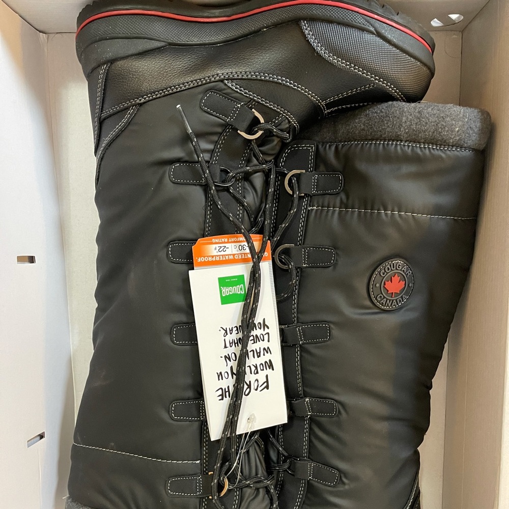 New in box Cougar winter boots